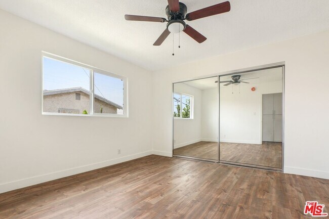 Building Photo - 1212 W 107th St