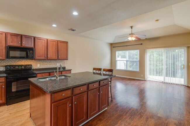 Building Photo - Beautiful 2-Bed, 2.5-Bath Townhouse in Har...