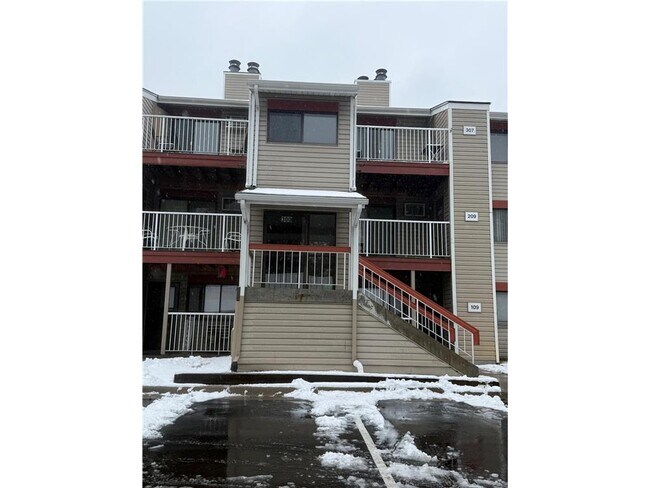 Primary Photo - 300 Shelard Pkwy
