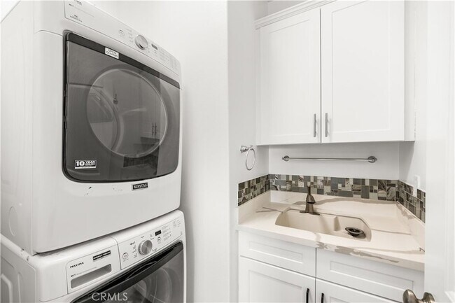 Building Photo - 83 Waterleaf