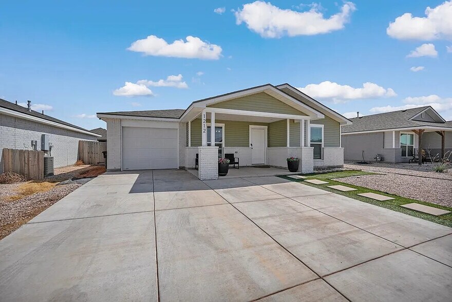 Building Photo - 1212 Hogback Way
