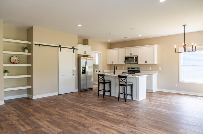 Building Photo - 8463 Oak Shade Cir