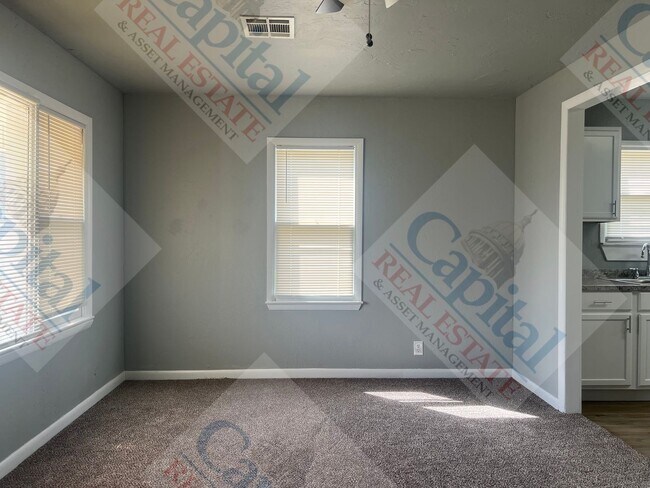 Building Photo - Cozy 2 Bedroom