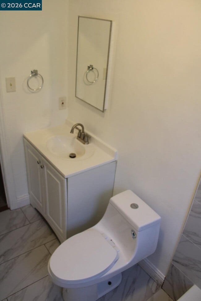 Building Photo - 400 33rd St