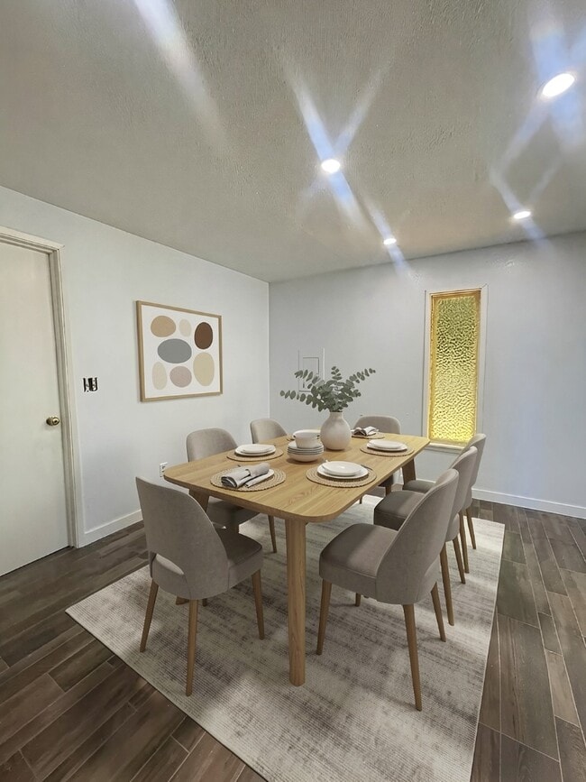 Building Photo - Private Cul-de-Sac Gem with Spacious Backyard!
