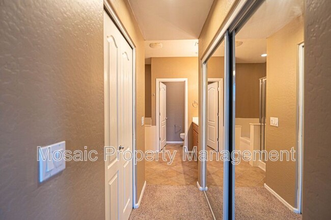 Building Photo - 705 W Queen Creek Rd