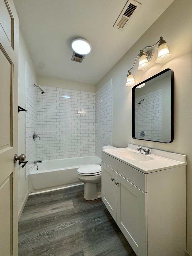 Building Photo - 1820 Tunnel Blvd