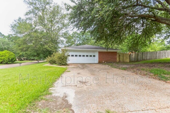 Building Photo - 126 Mayfair Dr