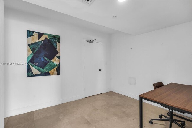 Building Photo - 5101 Collins Ave