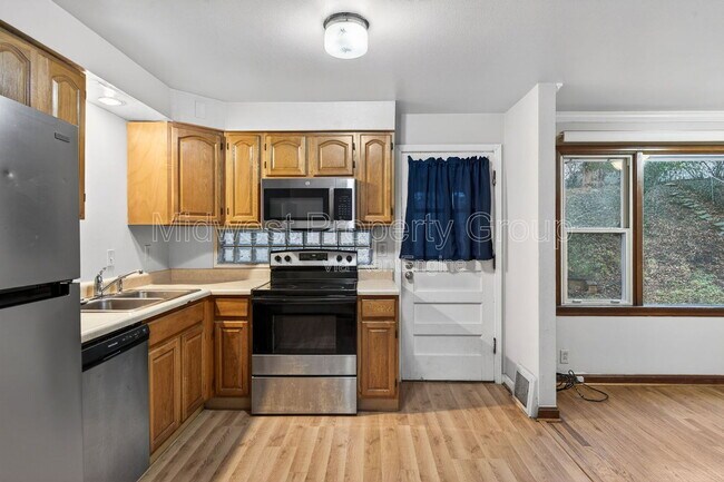 Building Photo - 1015 Avant Dr