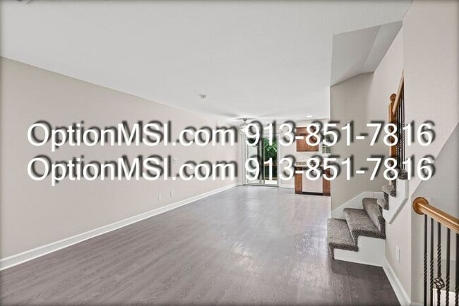 Building Photo - Townhome available in Piper schools