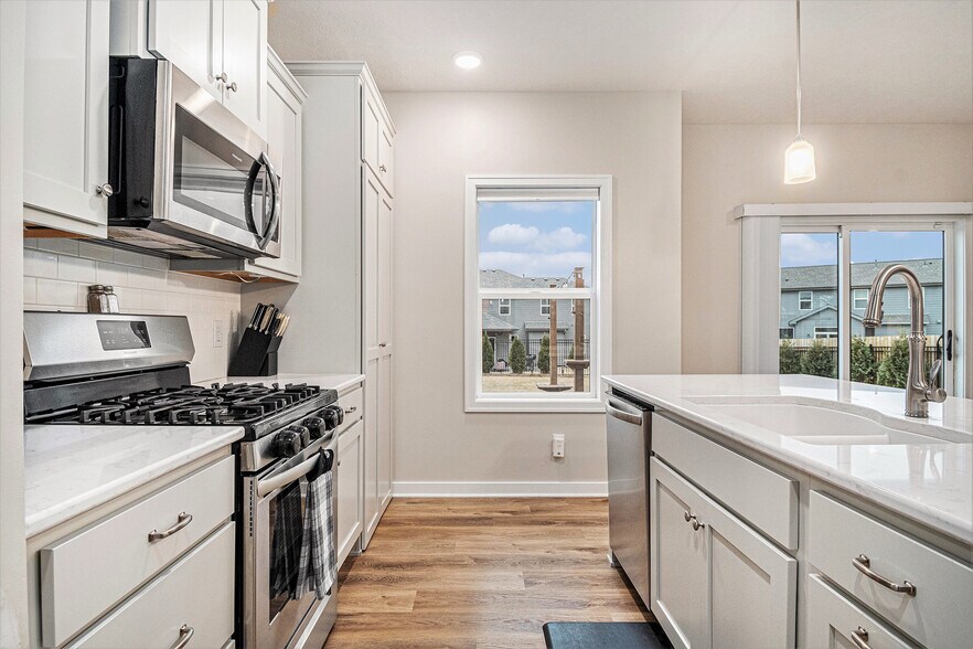 Building Photo - 5303 Helwig Ave