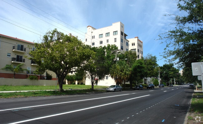 Building Photo - Flori de Leon