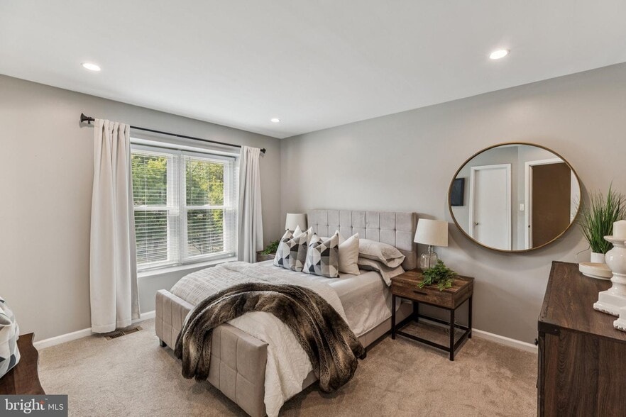Master BR - 81 Talbot Ct