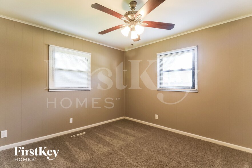 Building Photo - 67 Austin Ave