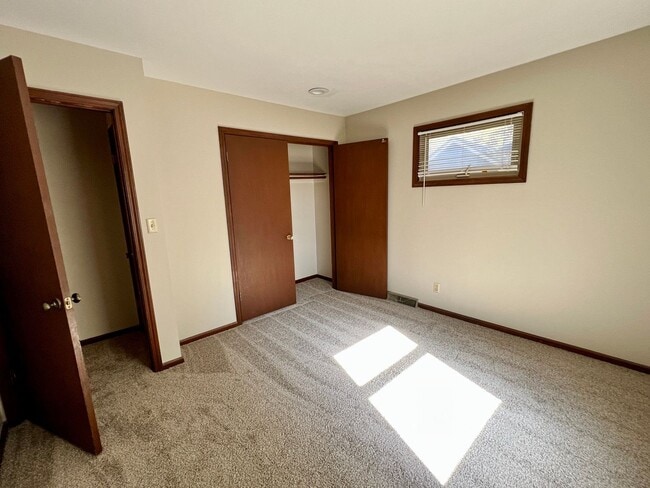 Building Photo - Amazing 4 Bedroom Home!