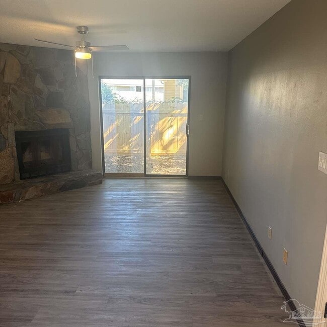 Primary Photo - 455 Stara Cir