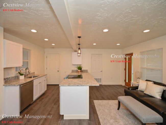 Building Photo - Martin Triplex