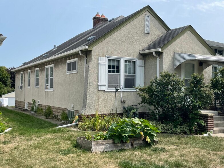 Building Photo - 4325 Minnehaha Ave