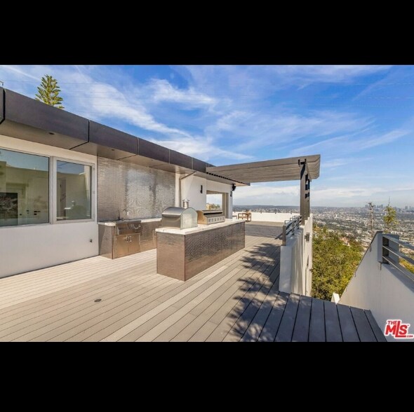 Building Photo - 1610 Viewmont Dr