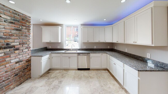 Building Photo - 1702 Highland Ave