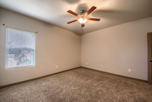 Building Photo - ****Go Big, Then Come Home to Comfort and Style!****