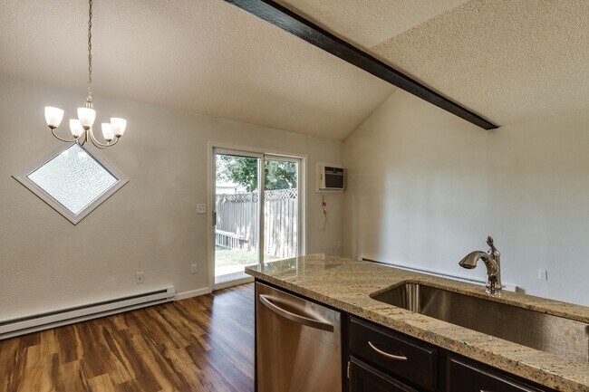 Building Photo - Crestline Triplex