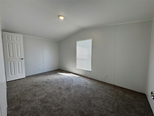 Building Photo - 16206 Wood Dr