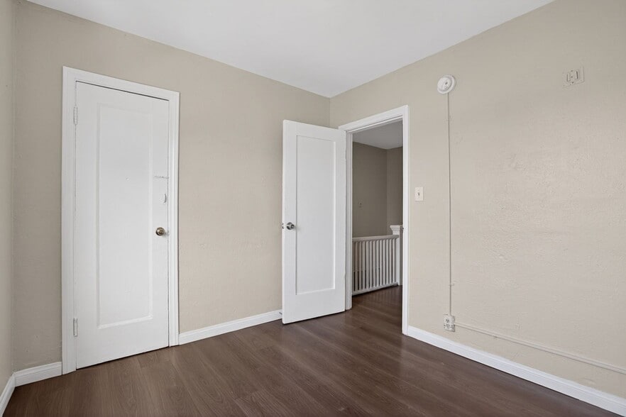 Building Photo - 1157 E 21st St