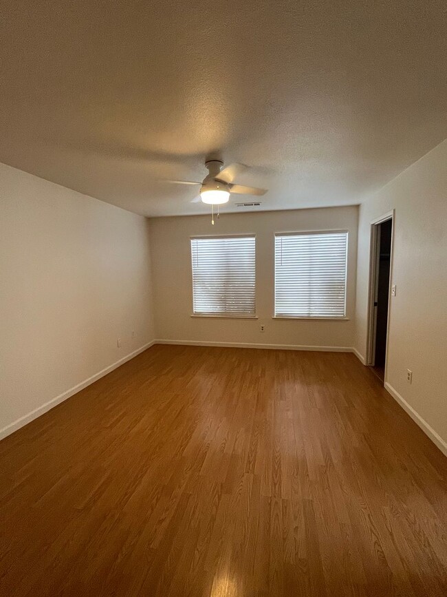 Building Photo - Charming home for rent in Tulare! Availabl...