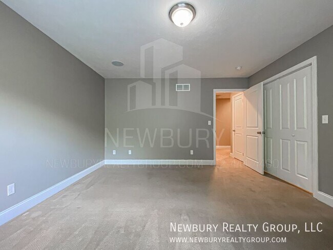 Building Photo - 147 Banksville Pl