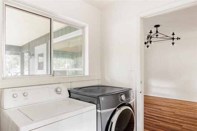 Building Photo - 1403 Randy Cir