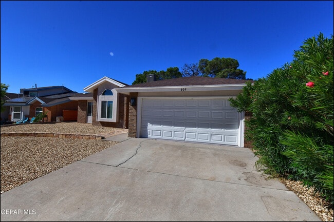 Building Photo - 609 Bristol Dr