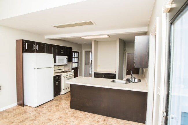 Building Photo - 3 bed 1.5 bath Downtown Valparaiso Home