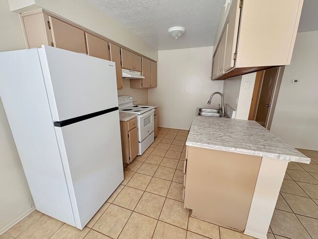 Building Photo - 703-709 W Calle Sur