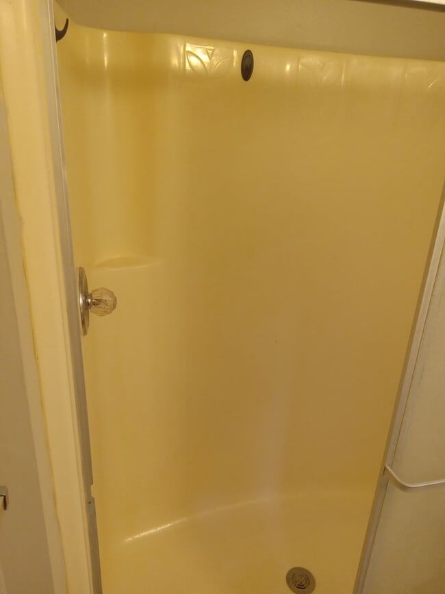 Building Photo - Move-In Ready 2BR/2BA Home with Modern Upd...