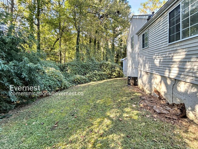 Building Photo - 493 Village Square Ct