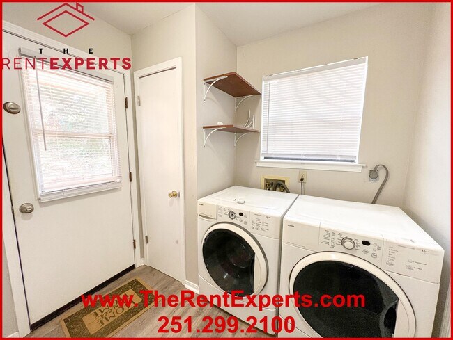 Building Photo - 2086 Mesa Dr