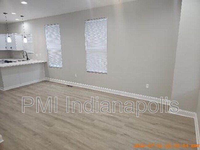 Building Photo - 640 N Parker Ave