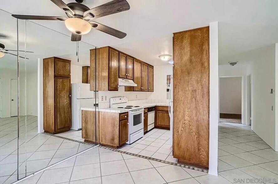 Building Photo - 10705 Caminito Bravura