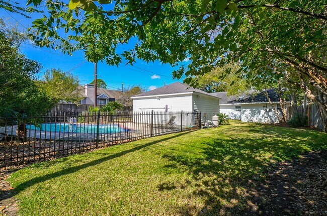 Building Photo - 7923 Burgoyne Rd