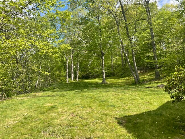 Building Photo - 85 Valley Rd