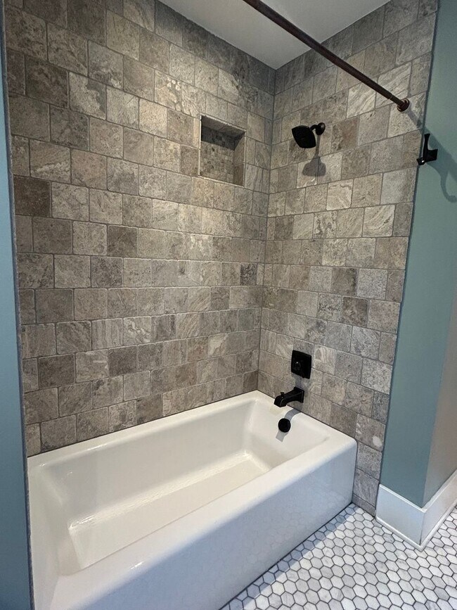 Building Photo - 3 BD SW Portland Home Near Multnomah Village