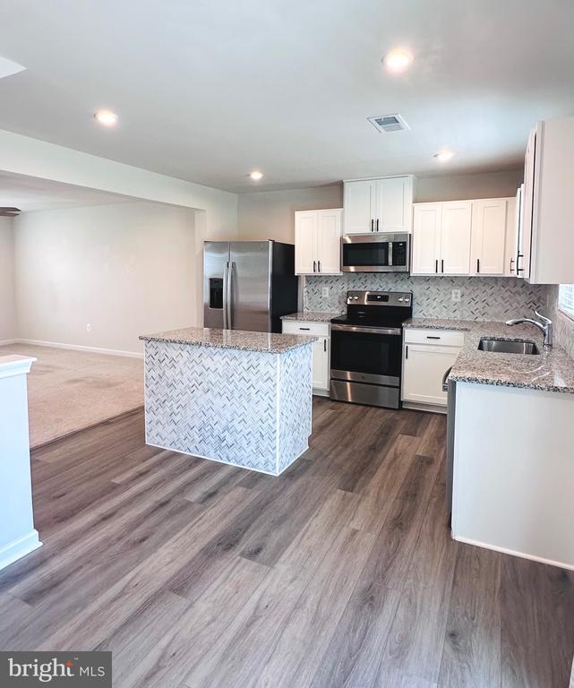 Building Photo - 303 Bait Rd