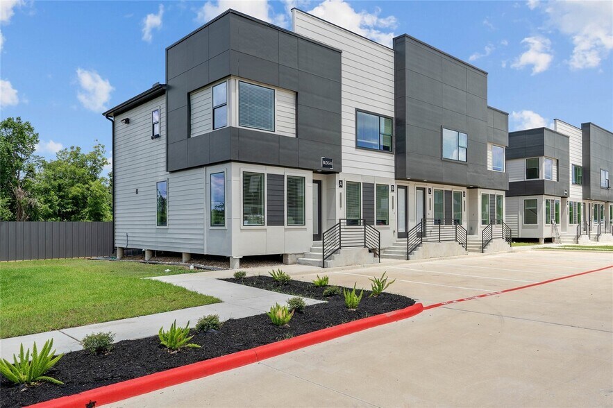 Primary Photo - Villas at Mansfield ALL BILLS PAID