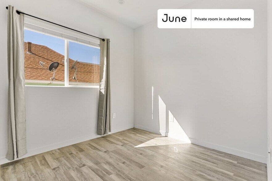 Building Photo - Room in Shared 5 bed/7 bath home