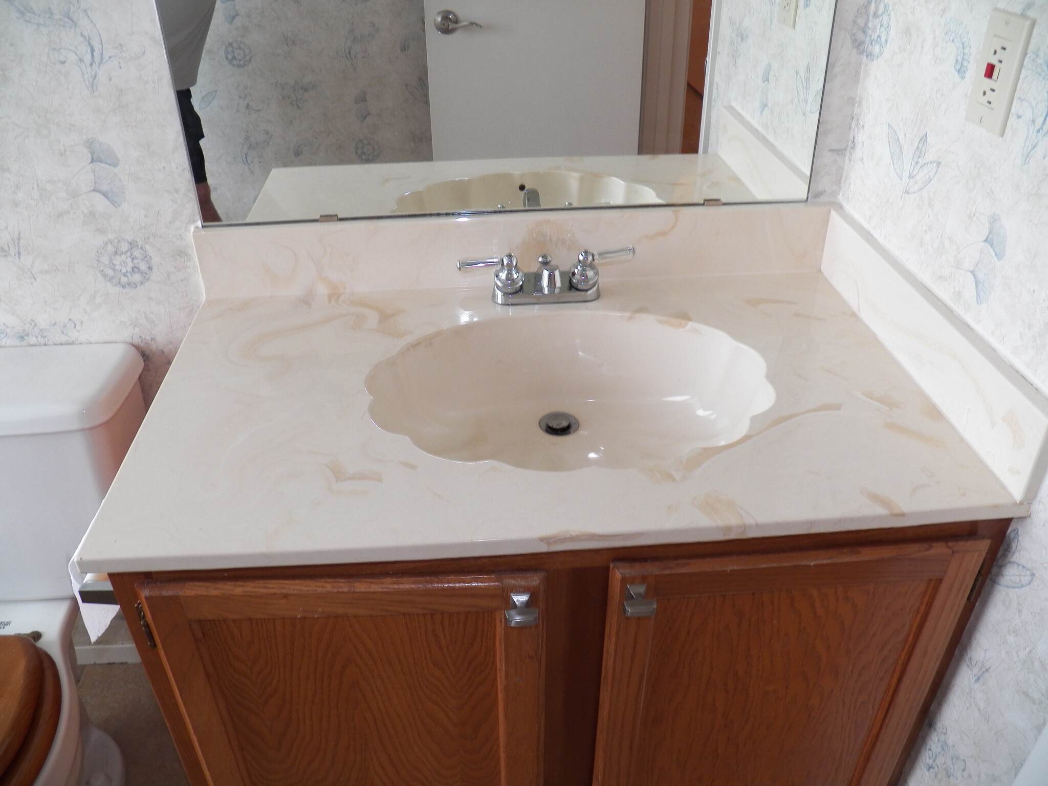 Hall Bath - 400 W South Town Dr