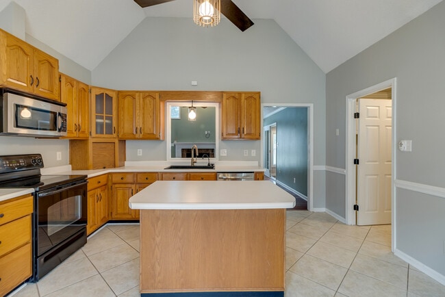 Building Photo - 397 Greenwich Dr