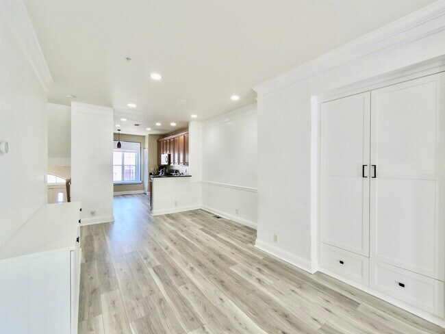 Building Photo - 49 Mallard Pl