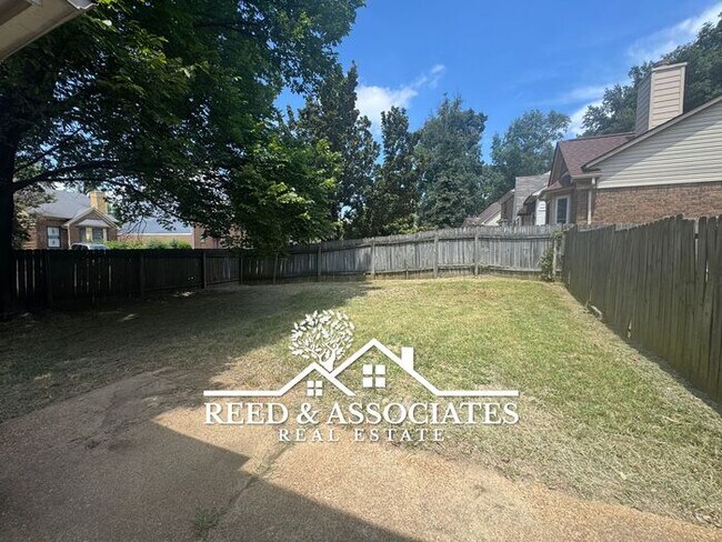 Building Photo - 2 Bedroom Townhome in Southeast Area